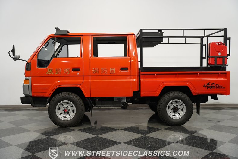 Toyota-Hiace-1988-Red-Blue-11