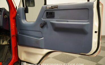 Toyota-Hiace-1988-Red-Blue-12