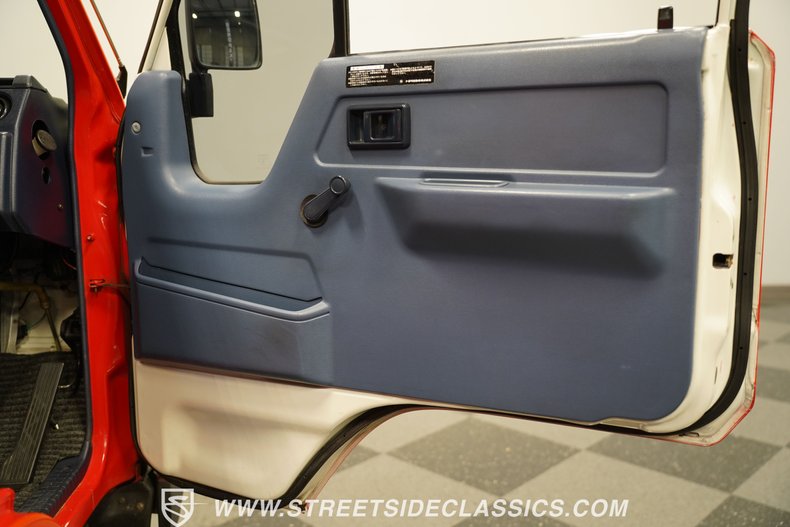 Toyota-Hiace-1988-Red-Blue-12