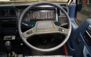 Toyota-Hiace-1988-Red-Blue-13