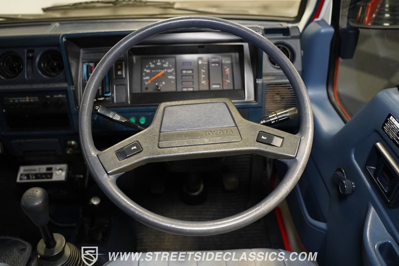 Toyota-Hiace-1988-Red-Blue-13