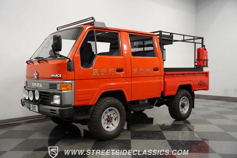 Toyota-Hiace-1988-Red-Blue-15