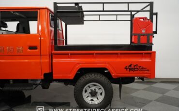 Toyota-Hiace-1988-Red-Blue-2