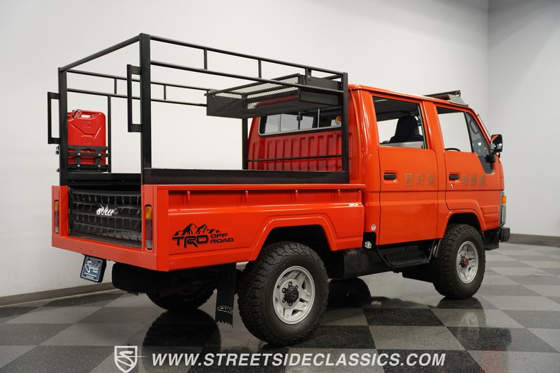 Toyota-Hiace-1988-Red-Blue-21
