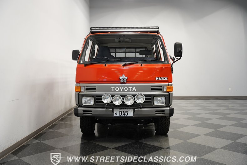 Toyota-Hiace-1988-Red-Blue-22