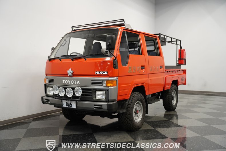 Toyota-Hiace-1988-Red-Blue-24