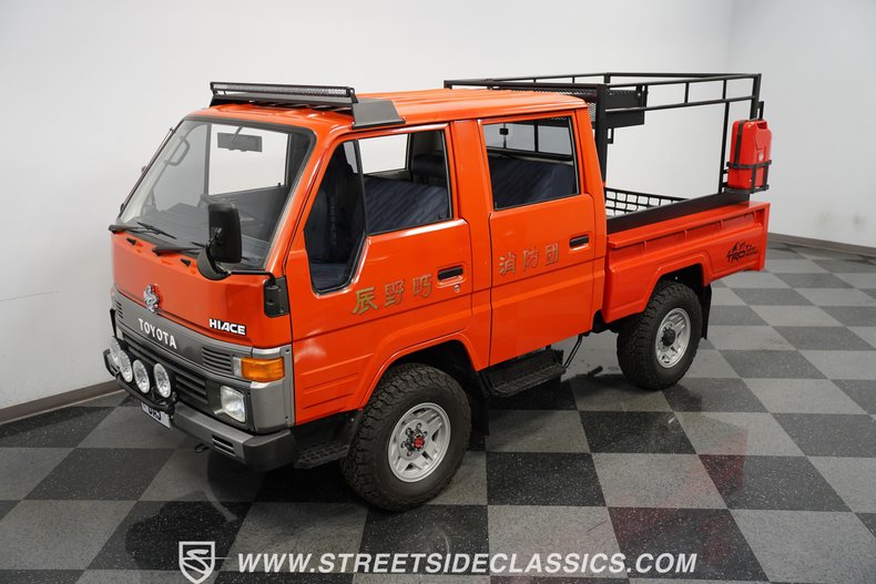 Toyota-Hiace-1988-Red-Blue-25