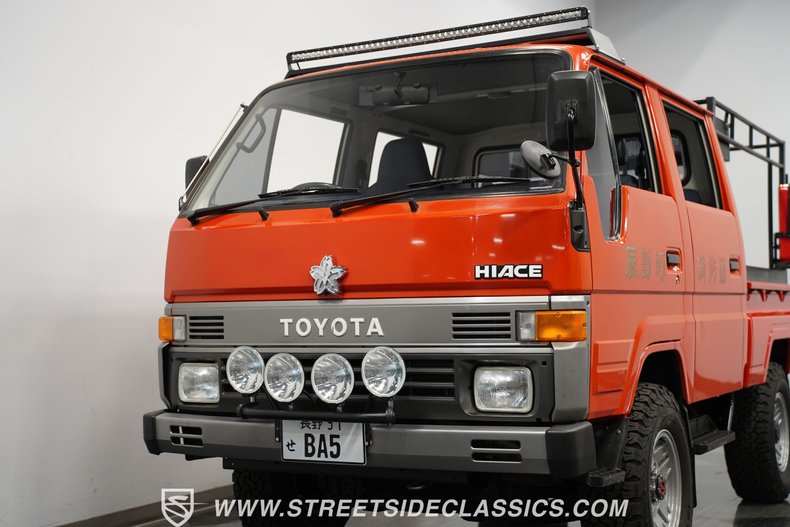 Toyota-Hiace-1988-Red-Blue-26