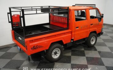 Toyota-Hiace-1988-Red-Blue-27