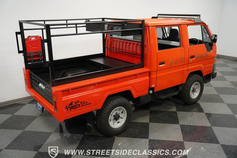 Toyota-Hiace-1988-Red-Blue-27