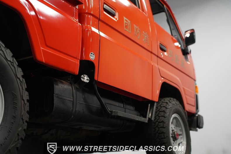 Toyota-Hiace-1988-Red-Blue-30
