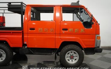 Toyota-Hiace-1988-Red-Blue-32