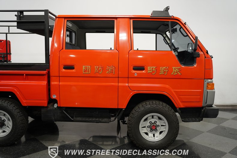 Toyota-Hiace-1988-Red-Blue-32