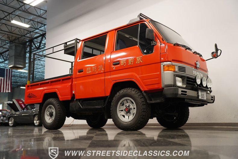 Toyota-Hiace-1988-Red-Blue-33