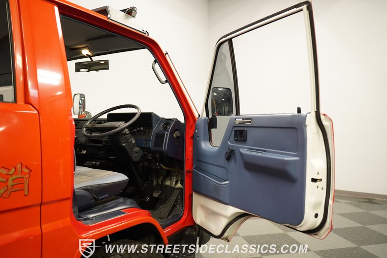 Toyota-Hiace-1988-Red-Blue-35