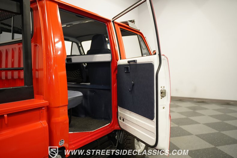 Toyota-Hiace-1988-Red-Blue-37