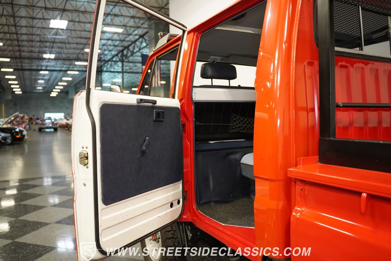 Toyota-Hiace-1988-Red-Blue-38