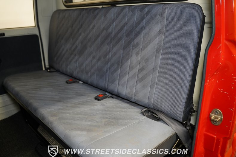 Toyota-Hiace-1988-Red-Blue-39