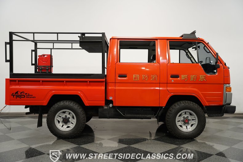 Toyota-Hiace-1988-Red-Blue-42