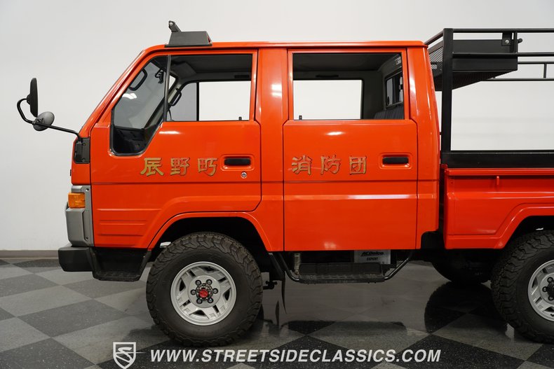 Toyota-Hiace-1988-Red-Blue-45