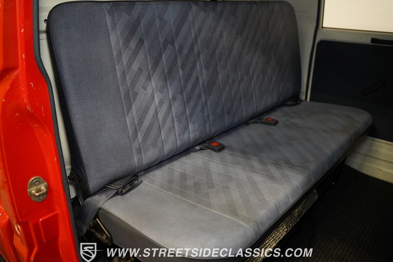 Toyota-Hiace-1988-Red-Blue-46