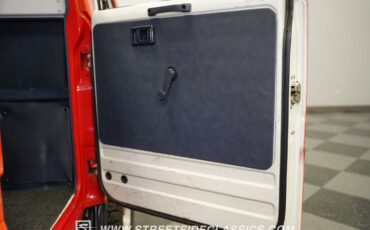 Toyota-Hiace-1988-Red-Blue-48