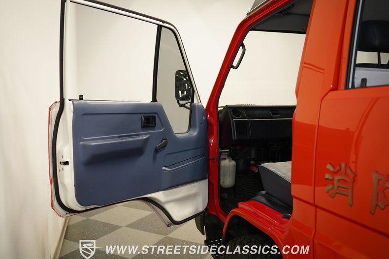 Toyota-Hiace-1988-Red-Blue-49