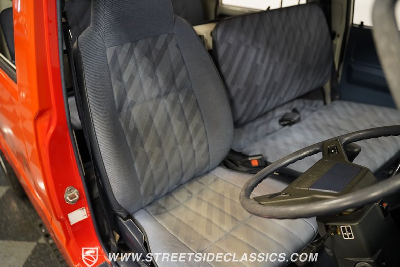 Toyota-Hiace-1988-Red-Blue-5