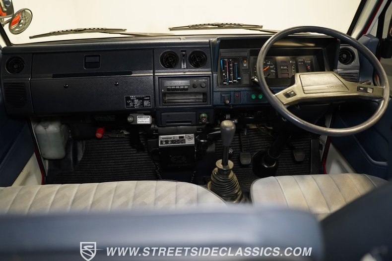 Toyota-Hiace-1988-Red-Blue-6