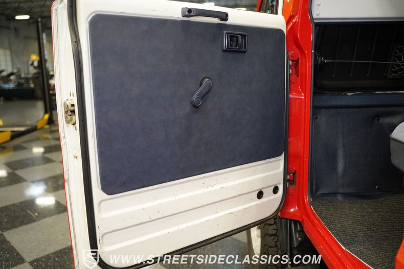 Toyota-Hiace-1988-Red-Blue-7
