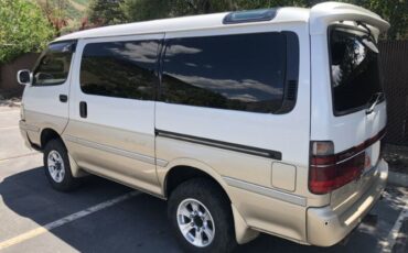 Toyota-Hiace-1993-White-Brown-2