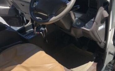 Toyota-Hiace-1993-White-Brown-3