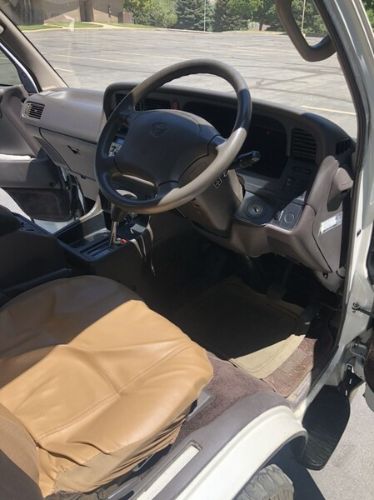 Toyota-Hiace-1993-White-Brown-3