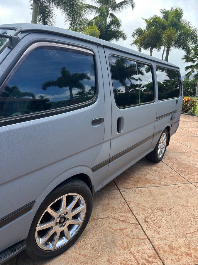 Toyota-Hiace-2.9l-diesel-1993-grey-1