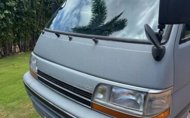 Toyota-Hiace-2.9l-diesel-1993-grey-3