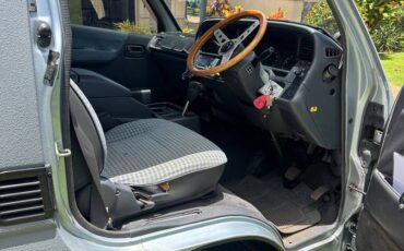 Toyota-Hiace-2.9l-diesel-1993-grey-5
