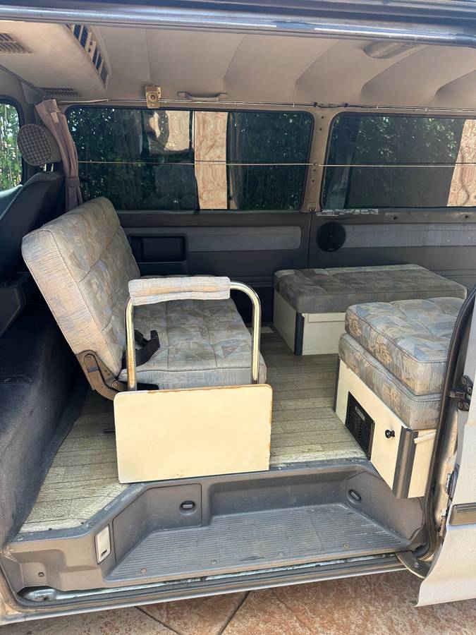 Toyota-Hiace-2.9l-diesel-1993-grey-7
