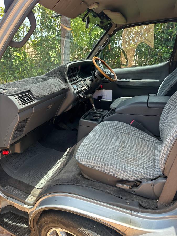 Toyota-Hiace-2.9l-diesel-1993-grey-8