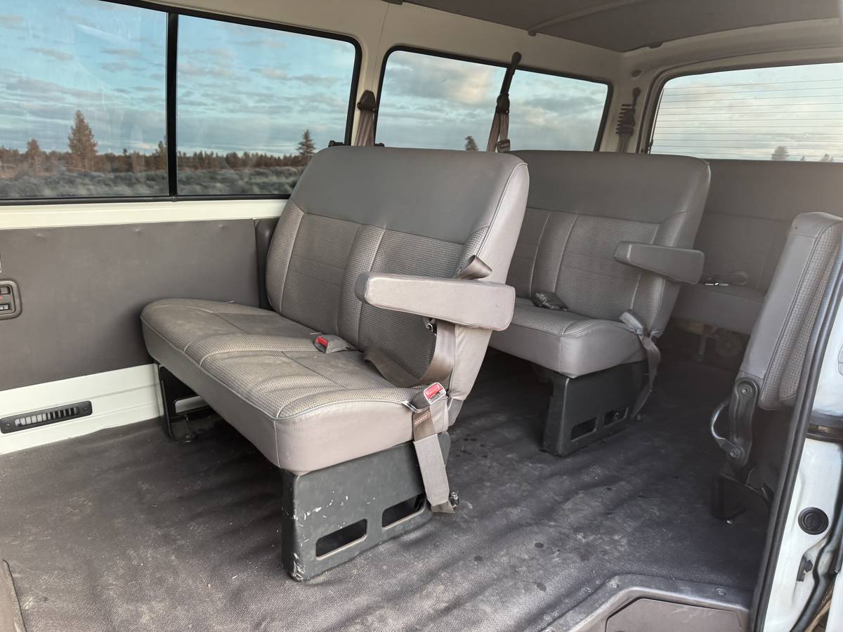 Toyota-Hiace-diesel-1995-12
