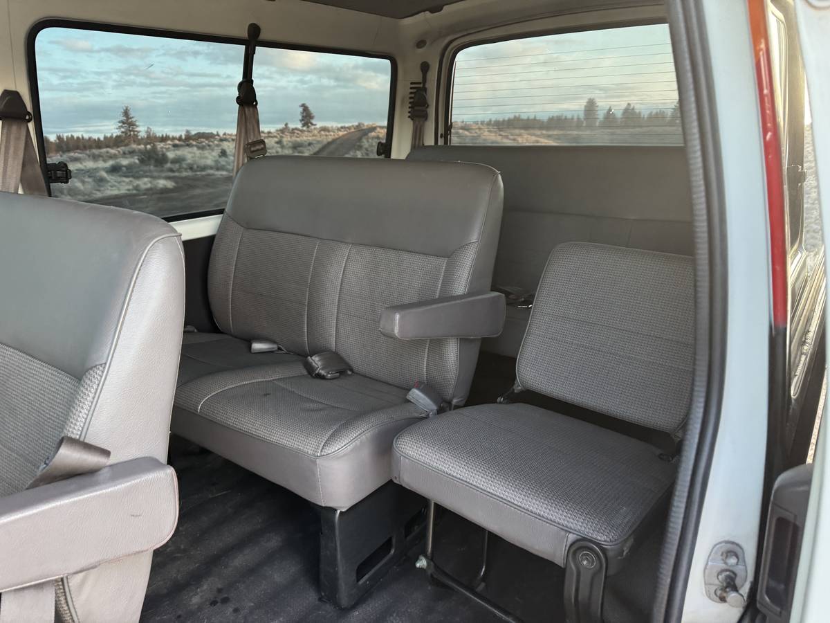 Toyota-Hiace-diesel-1995-13