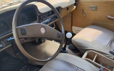 Toyota-Hilux-1981-White-10