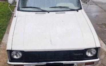 Toyota-Hilux-1981-White-2