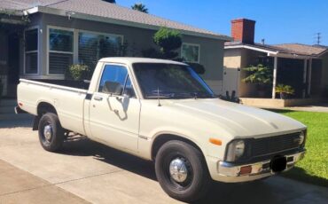 Toyota-Hilux-1981-White