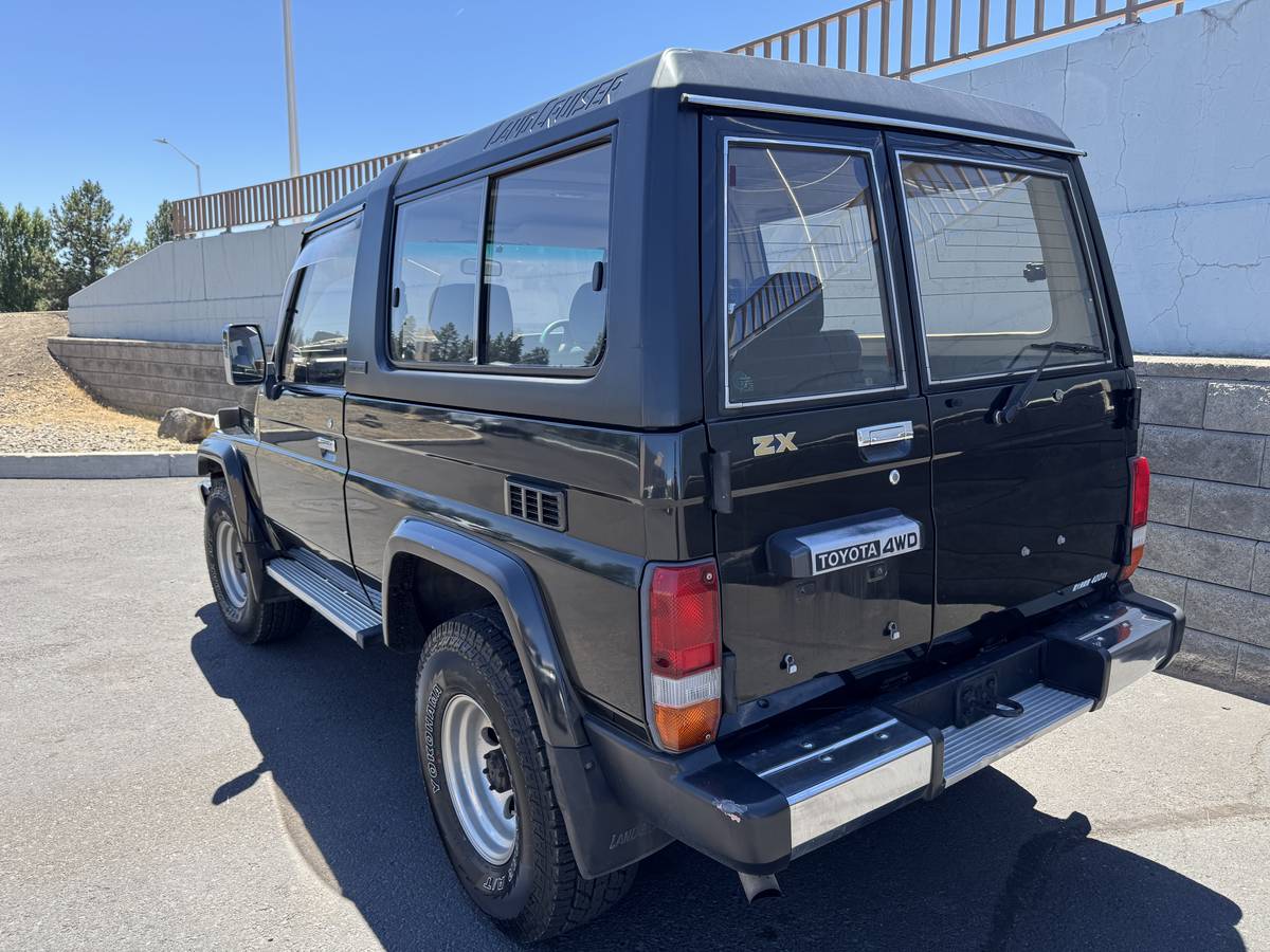 Toyota-Hzj73-diesel-1990-black-1