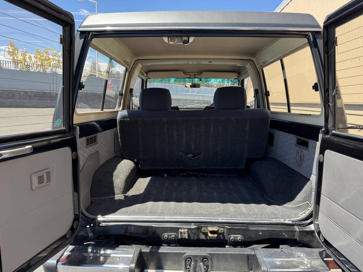 Toyota-Hzj73-diesel-1990-black-10