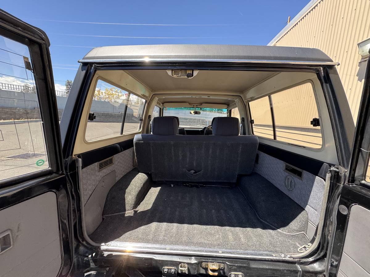 Toyota-Hzj73-diesel-1990-black-12