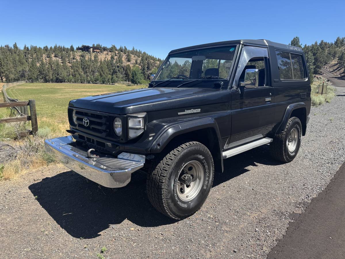 Toyota-Hzj73-diesel-1990-black-17