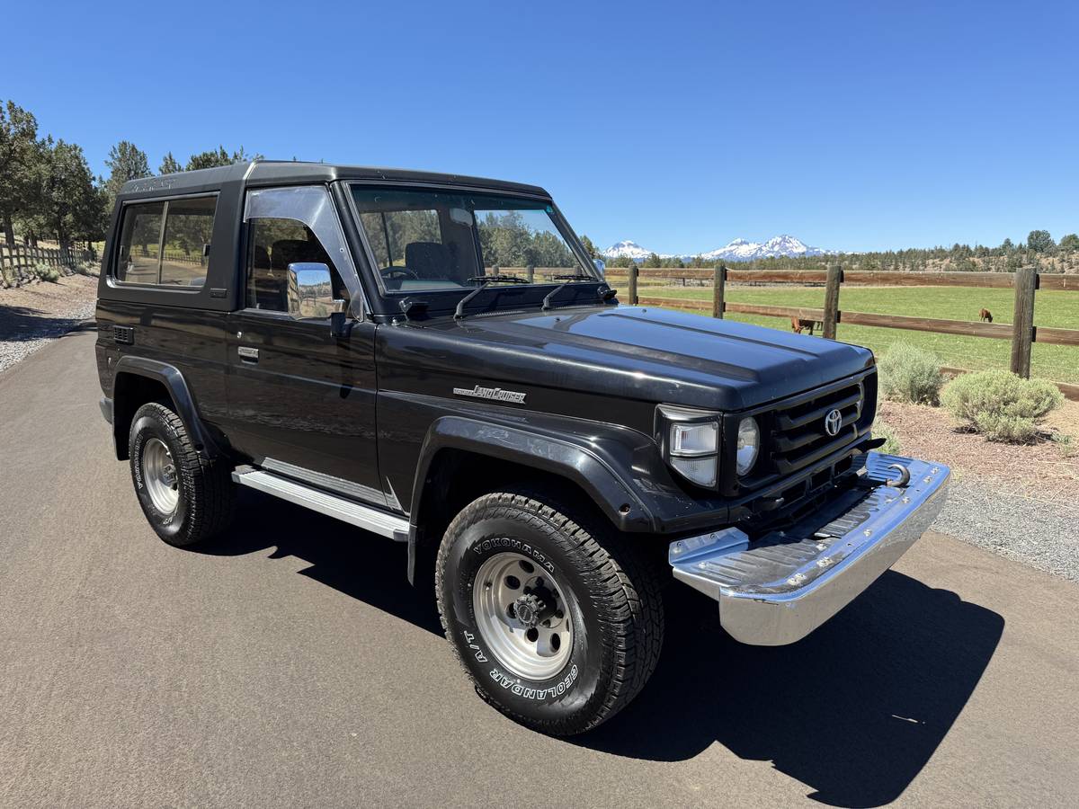 Toyota-Hzj73-diesel-1990-black-18