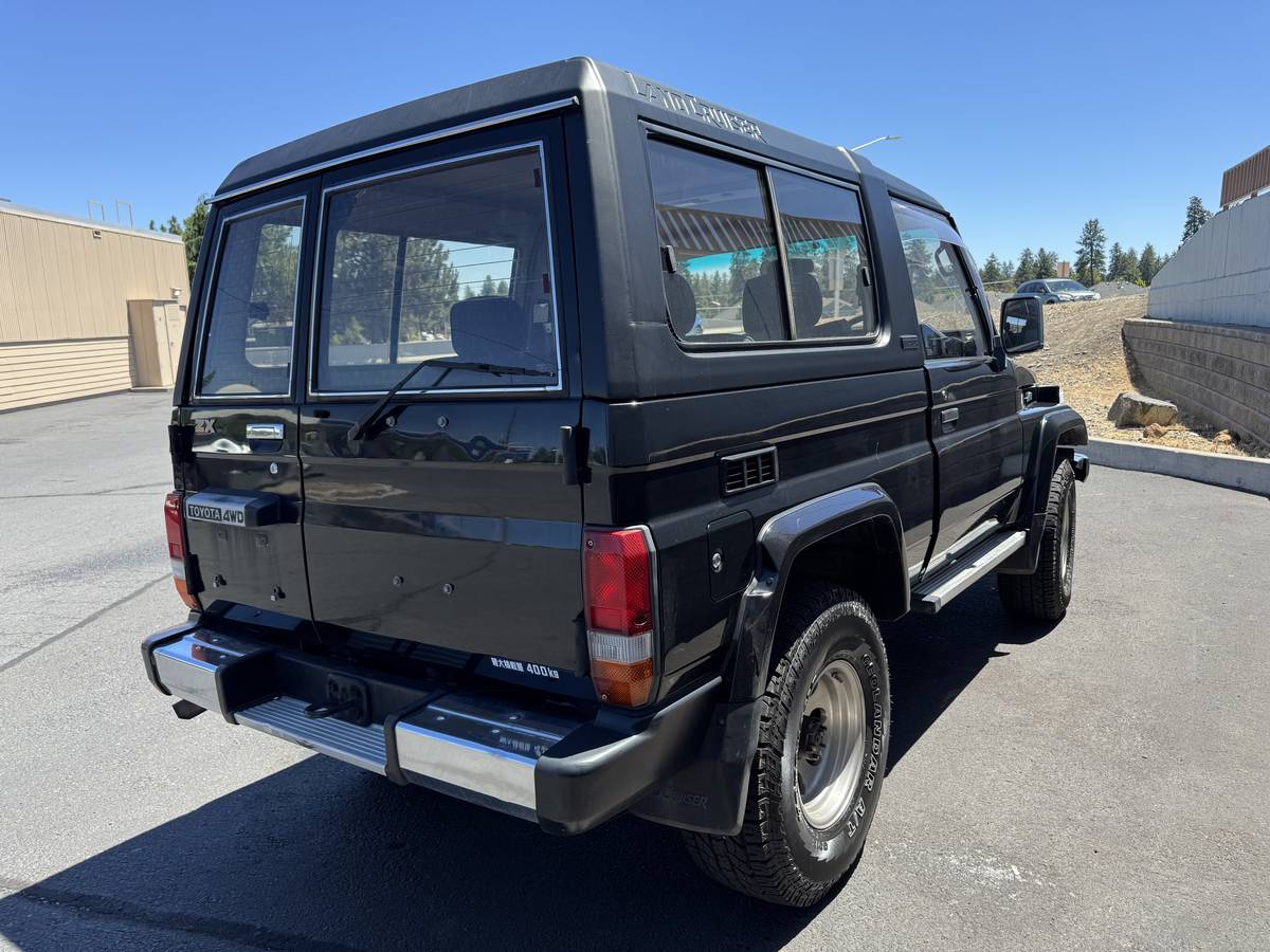 Toyota-Hzj73-diesel-1990-black-2
