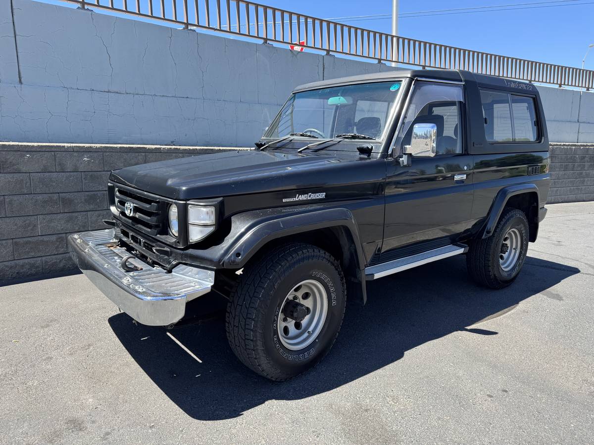 Toyota-Hzj73-diesel-1990-black-22